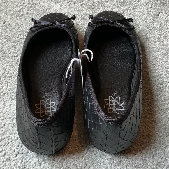 NWT Serra Ladies Black Flats Weave Design With Decorative Bow - Picture 5 of 8